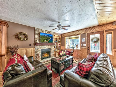 House, 2 Bedrooms | Living room