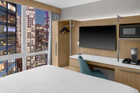 Room, 1 King Bed, Non Smoking | In-room safe, desk, laptop workspace, blackout drapes