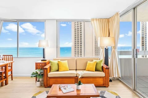 Beautiful 1-bedroom unit with stunning Ocean views!