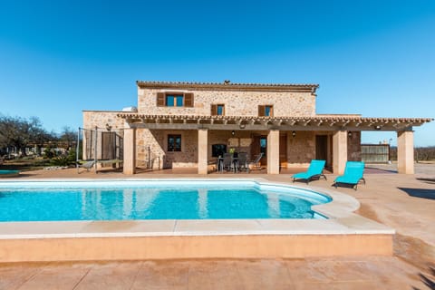 Beautiful villa with swimming pool