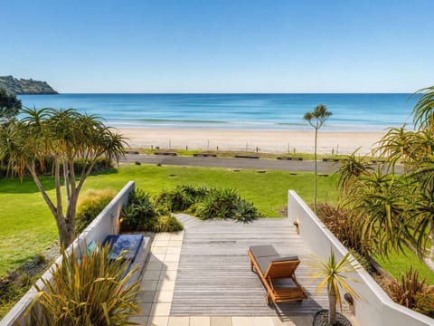 Outdoor dining area - walk straight to the beach