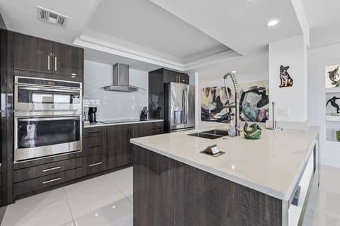 Fully equipped kitchen.