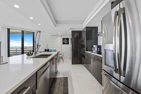 Fully equipped kitchen.