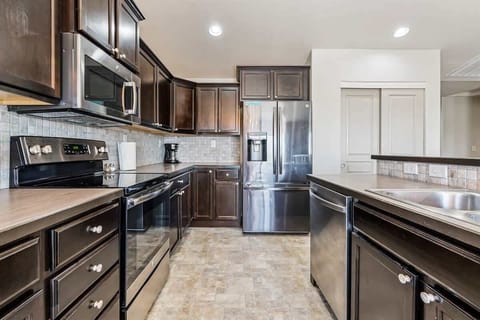 Fully furnished kitchen