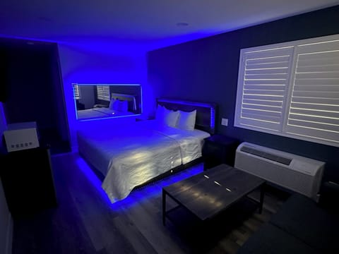 Signature Studio Suite | Bathroom | Towels