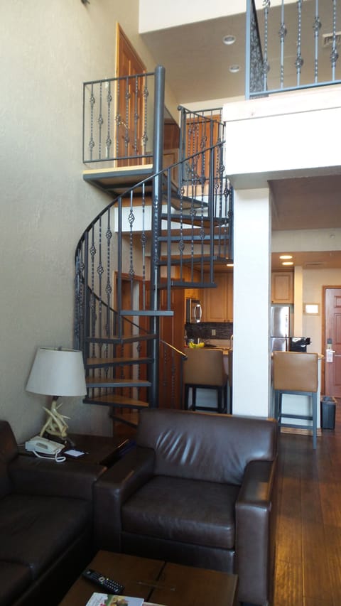 Spiral stair case to loft and 2 additional bed rooms, which also open to hall.