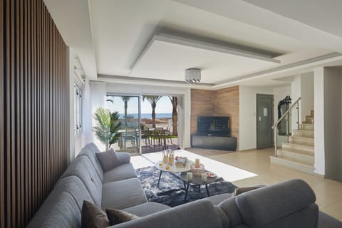 Villa, 3 Bedrooms, Private Pool, Garden View | Living area
