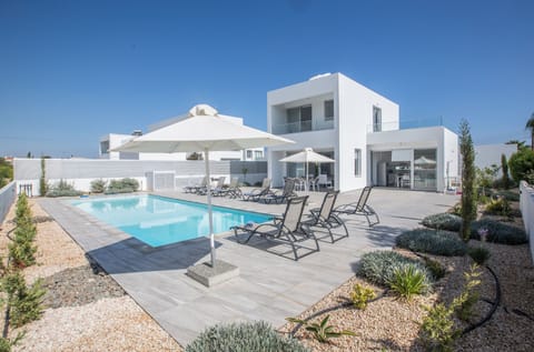 Villa, 5 Bedrooms, Balcony, Garden View | BBQ/picnic area