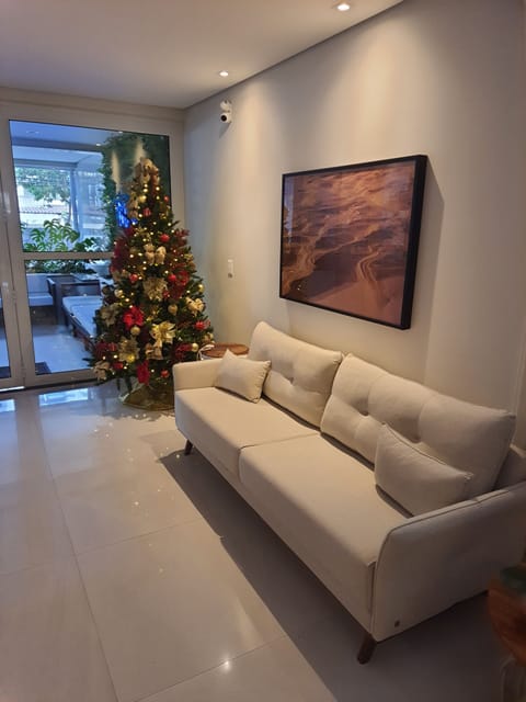 Main social entrance hall 