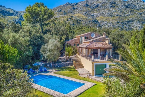 Beautiful villa with swimming pool