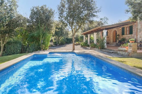 Beautiful villa with swimming pool