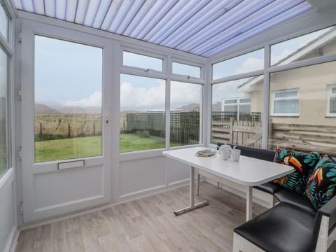 Cottage | Balcony
