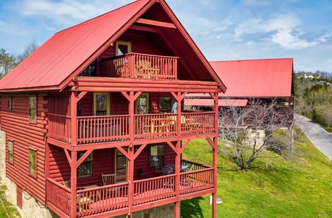 Three decks, all with views!