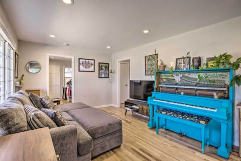 Aurora Vacation Rental | 2BR | 2BA | 902 Sq Ft | Step-Free Entry