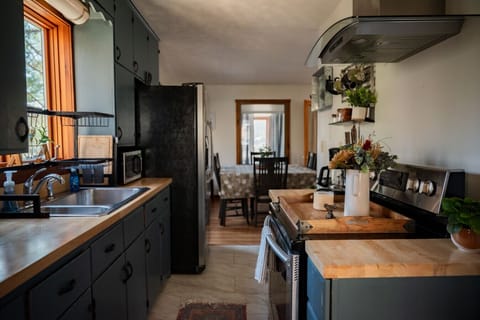 From pancake breakfast to candlelit dinners, this kitchen is ready for every delicious memory you`ll make.