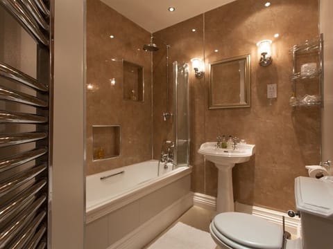 Double Room, Ensuite (Super Size Cheviot) | Bathroom