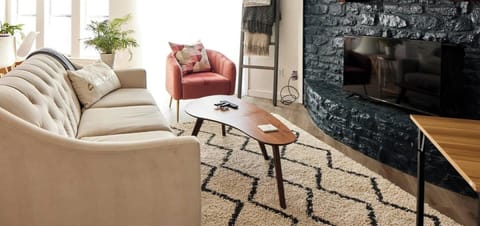 Relax with a glass of wine in the inviting living room, comfortably seating four and equipped with a 42" Smart TV with Netflix. Snuggle up with a throw blanket and enjoy your evening!