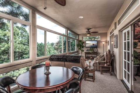Studio (3 Bedrooms) | Property amenity