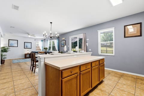 Family House, 5 Bedrooms | Private kitchen | Fridge, microwave, oven, stovetop