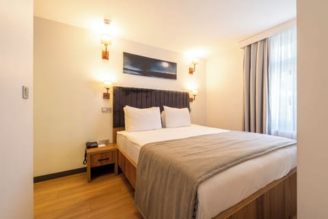 Junior Suite | In-room safe, soundproofing, WiFi (free), bed sheets