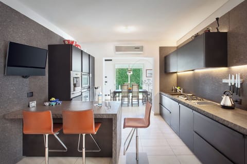 9ea7b4fb-e7c1-4f0c-bbf0-96f3c9631a22