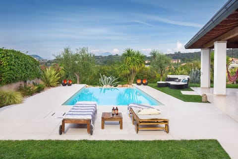 8af615ef-8537-4a9d-b31d-f2cc6f7b2dfa