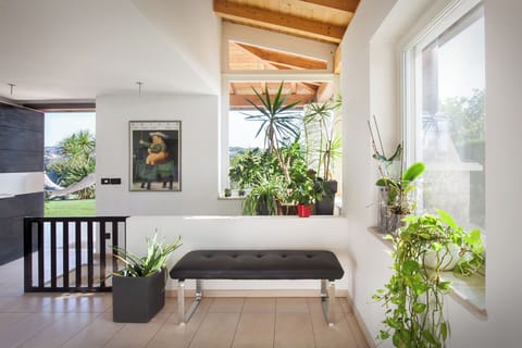 ee23df6f-d8ee-406e-aff7-67ced2392a8e