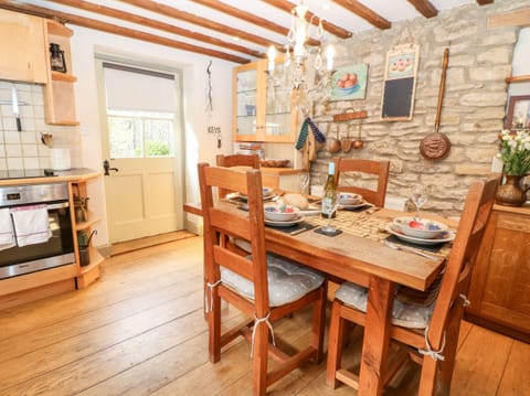 Cottage | Private kitchen | Fridge, dishwasher, electric kettle, toaster
