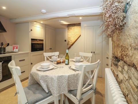 Cottage | Dining