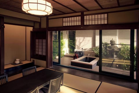 Japanese Suite with Lounge Access (former Nintendo headquarter) No Smokjing | Free minibar, in-room safe, individually decorated