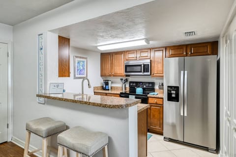 Starter coffee and a coffee maker is provided.