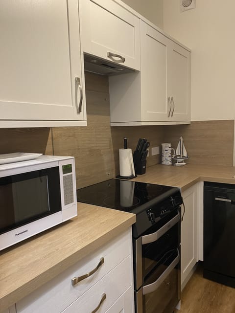 Apartment | Private kitchen | Fridge, microwave, oven, stovetop
