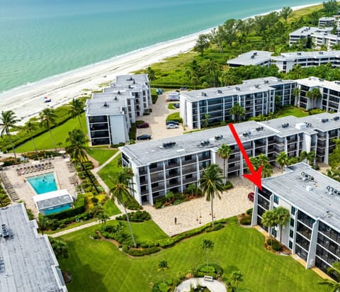 Just steps to the Gulf & your pool. Open the sliders and listen to the surf!