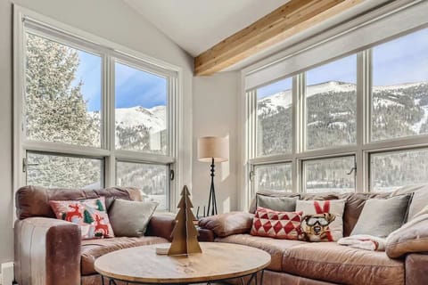 Amazing Mountain views with floor to ceiling windows!