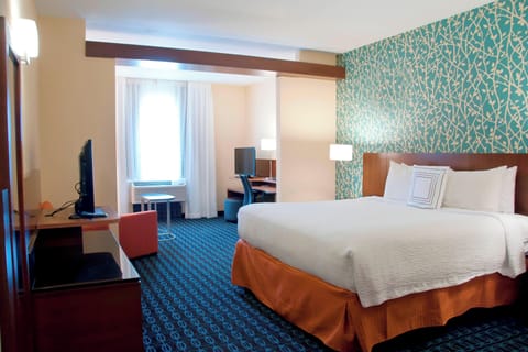 Studio, 1 King Bed with Sofa bed | In-room safe, desk, iron/ironing board, free WiFi