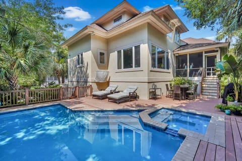 Free Heated Pool (April - October)