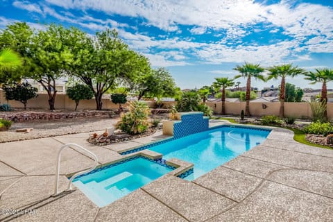 Pool and hot tub with plenty of room for the kids to play