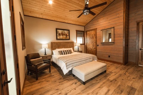 Level 1 - King Suite 