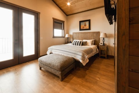 Level 1 - Master King Suite
