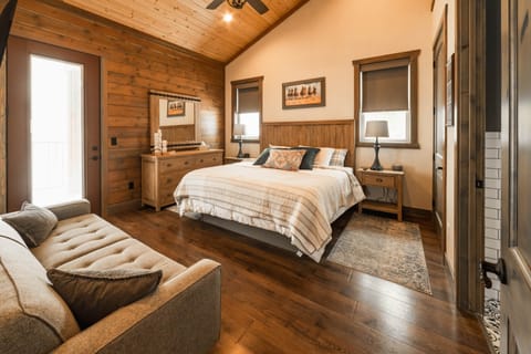 Level 1 - King Master Suite