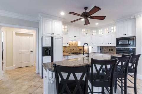 Well-equipped kitchen is great for entertaining with a bar, gas range & island.
