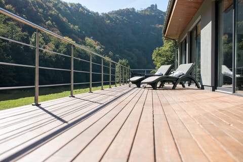 villa with double rain-shower and bubble-bath | Premium bedding, minibar, in-room safe, desk