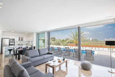 Villa, 3 Bedrooms, Private Pool, Garden View | Dining