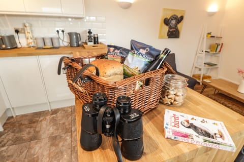 Cottage | Private kitchen | Fridge, microwave, dishwasher, electric kettle