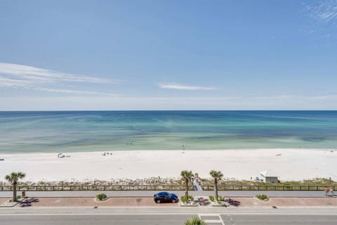 Expansive views of the Emerald Coast from the 6th Floor of Majestic Sun!