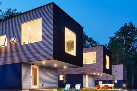 TreeHaus Room | Desk, free WiFi, bed sheets