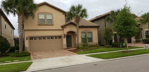 8br/6ba Luxury pool Villa with lake view