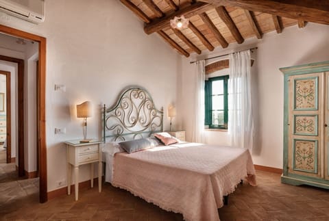 agriturismo-la-papessa-chianti-san-donato-farmhouse-rododendro-bedroom