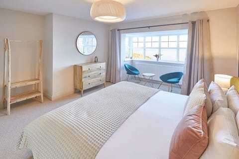 'Salty' Seaview, Saltburn-by-the-Sea - Host & Stay