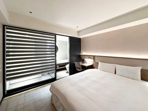 Double Room | Premium bedding, pillowtop beds, in-room safe, individually decorated